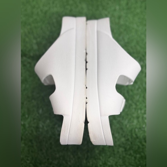 MIA‎ White Sandals with Adjustable Straps Size US 7 - Picture 4 of 5